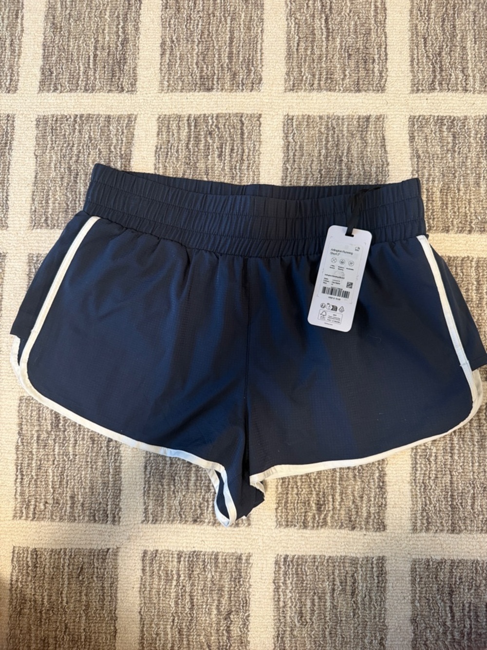 NWT Varley Arlington running short 2”, medium